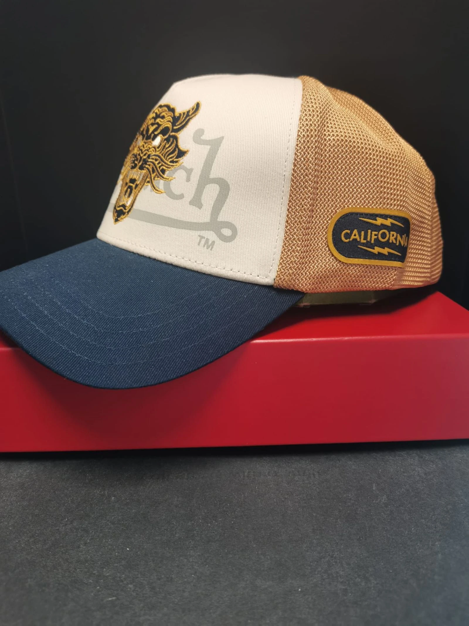 Von Ducht Cap – photo 3